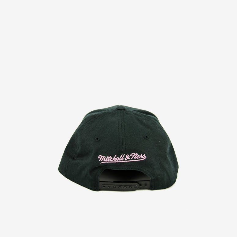 Arch Logo 110 Snapback Black/pink