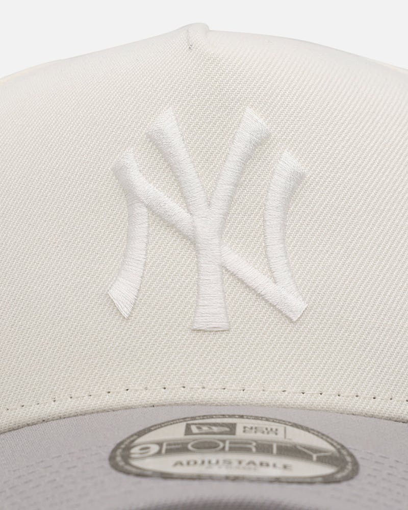 New Era New York Yankees 'Too Clean' 9FORTY A-Frame Snapback Chrome