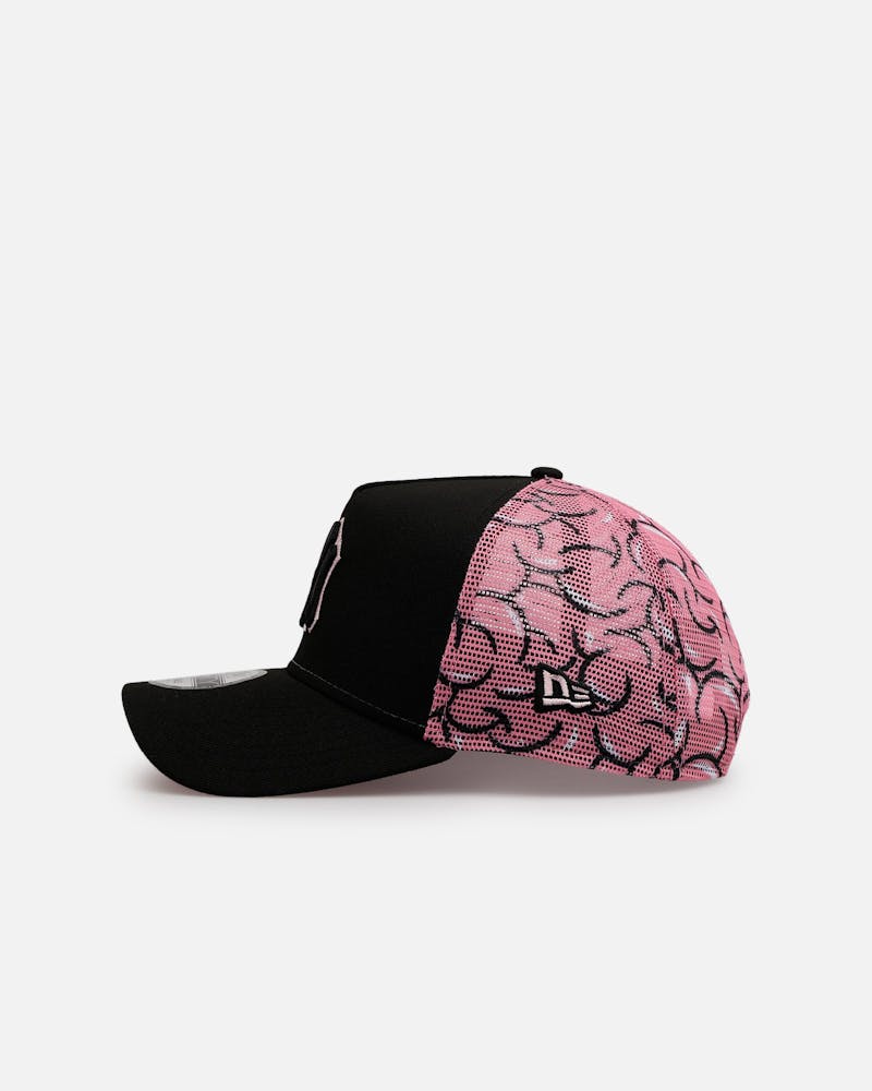 New Era New York Yankees 'Thoughtful' 9FORTY A-Frame Trucker Snapback Black/Pink