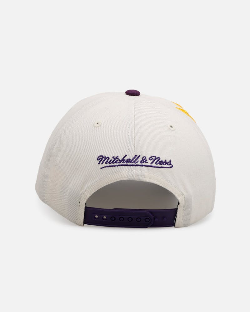 Mitchell & Ness Los Angeles Lakers 'Shark Tooth' Pro Pinch Snapback Cream/Purple