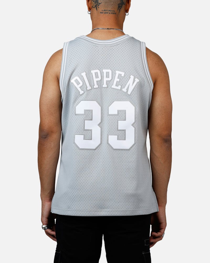 Mitchell & Ness Chicago Bulls Scottie Pippen 1997-1998 Swingman Jersey Grey
