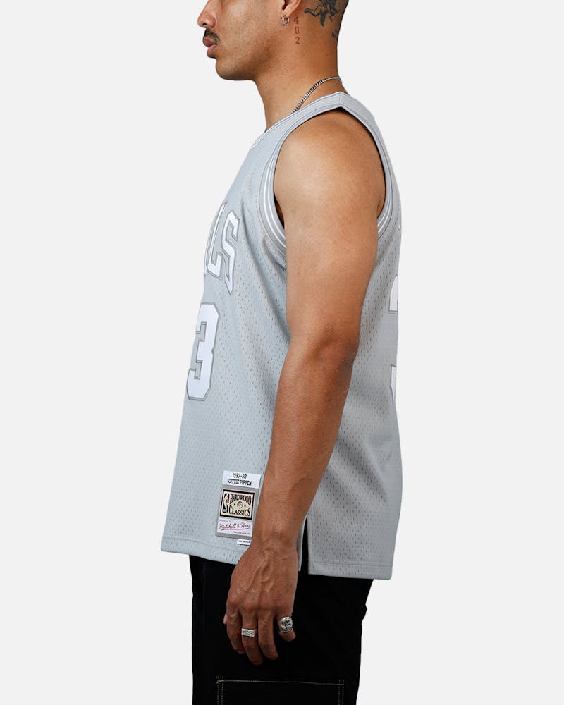Mitchell & Ness Chicago Bulls Scottie Pippen 1997-1998 Swingman Jersey Grey
