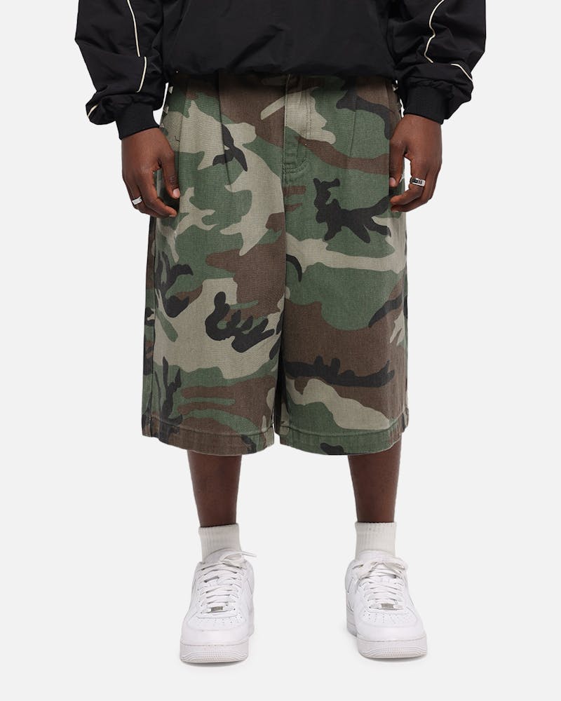 Loiter 3 Quarter Shorts Woodland Camo