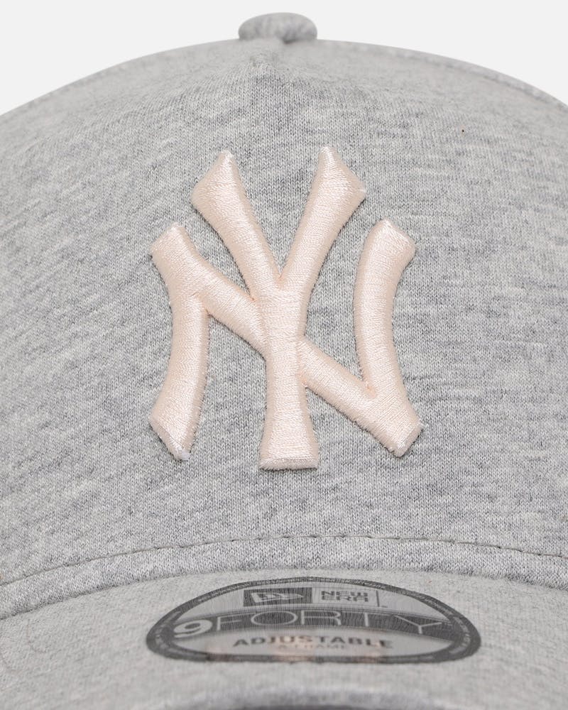 New Era New York Yankees 'Grey Jersey' 9FORTY A-Frame Strapback Heather Grey