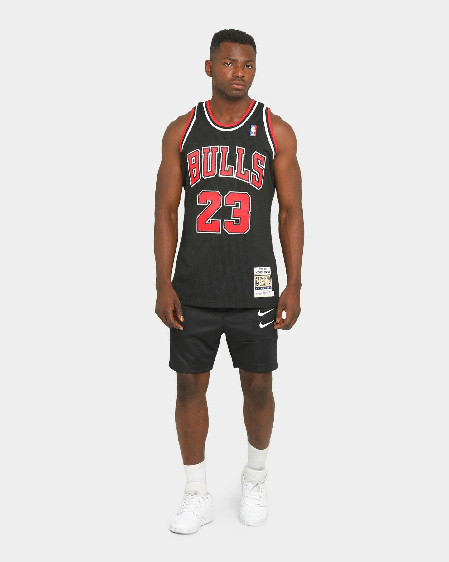 Mitchell & Ness Chicago Bulls Michael Jordan #23 '97-98 Authentic NBA ...