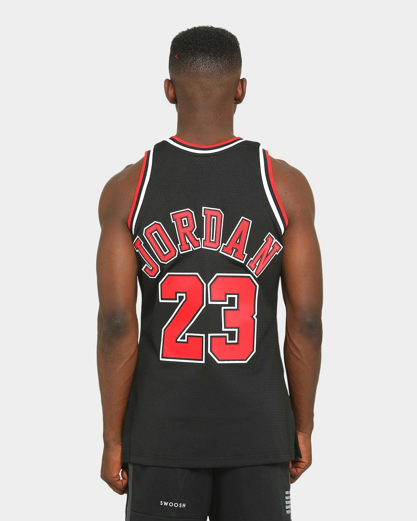 Mitchell & Ness Chicago Bulls Michael Jordan #23 '97-98 Authentic NBA ...