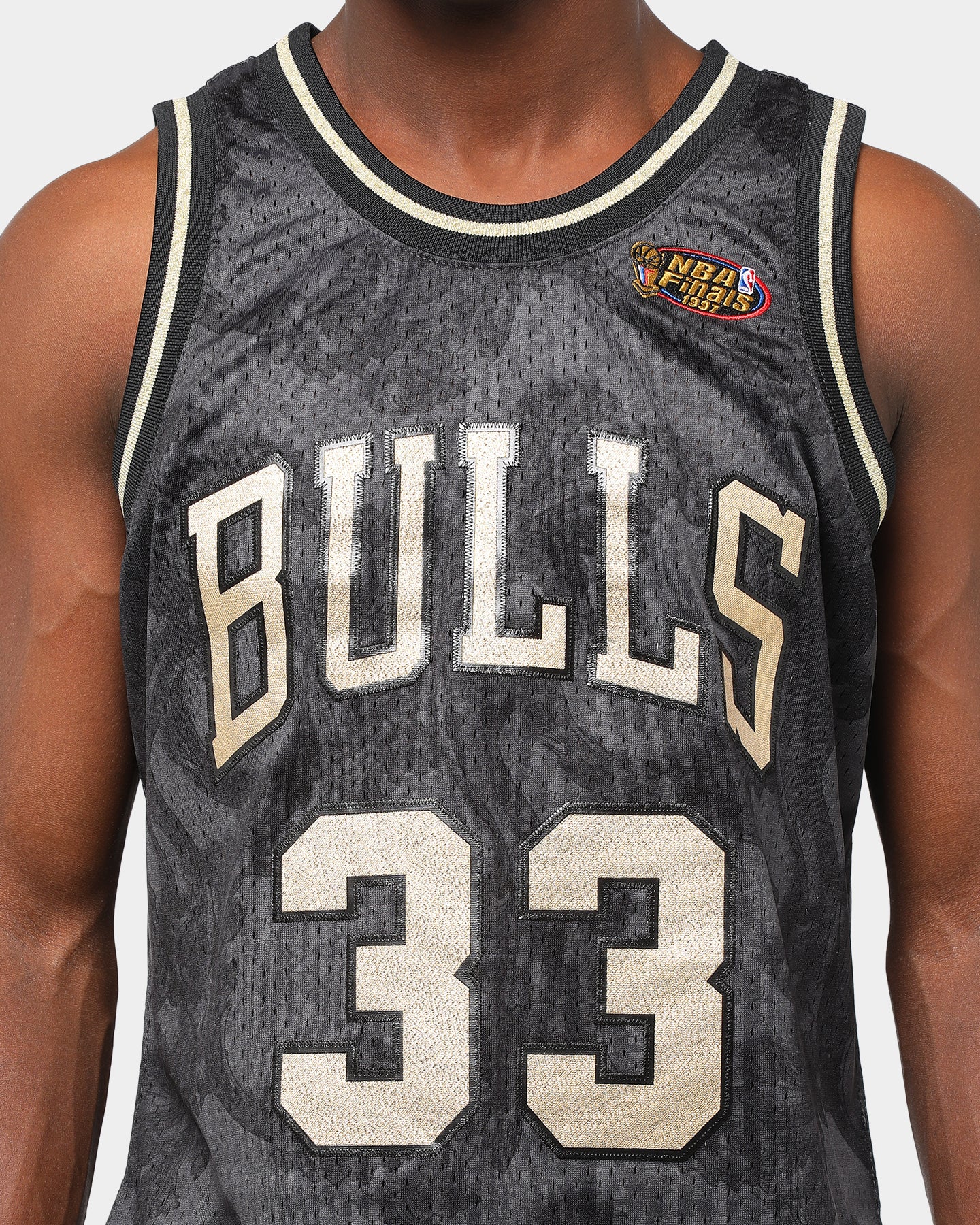 gold pippen jersey