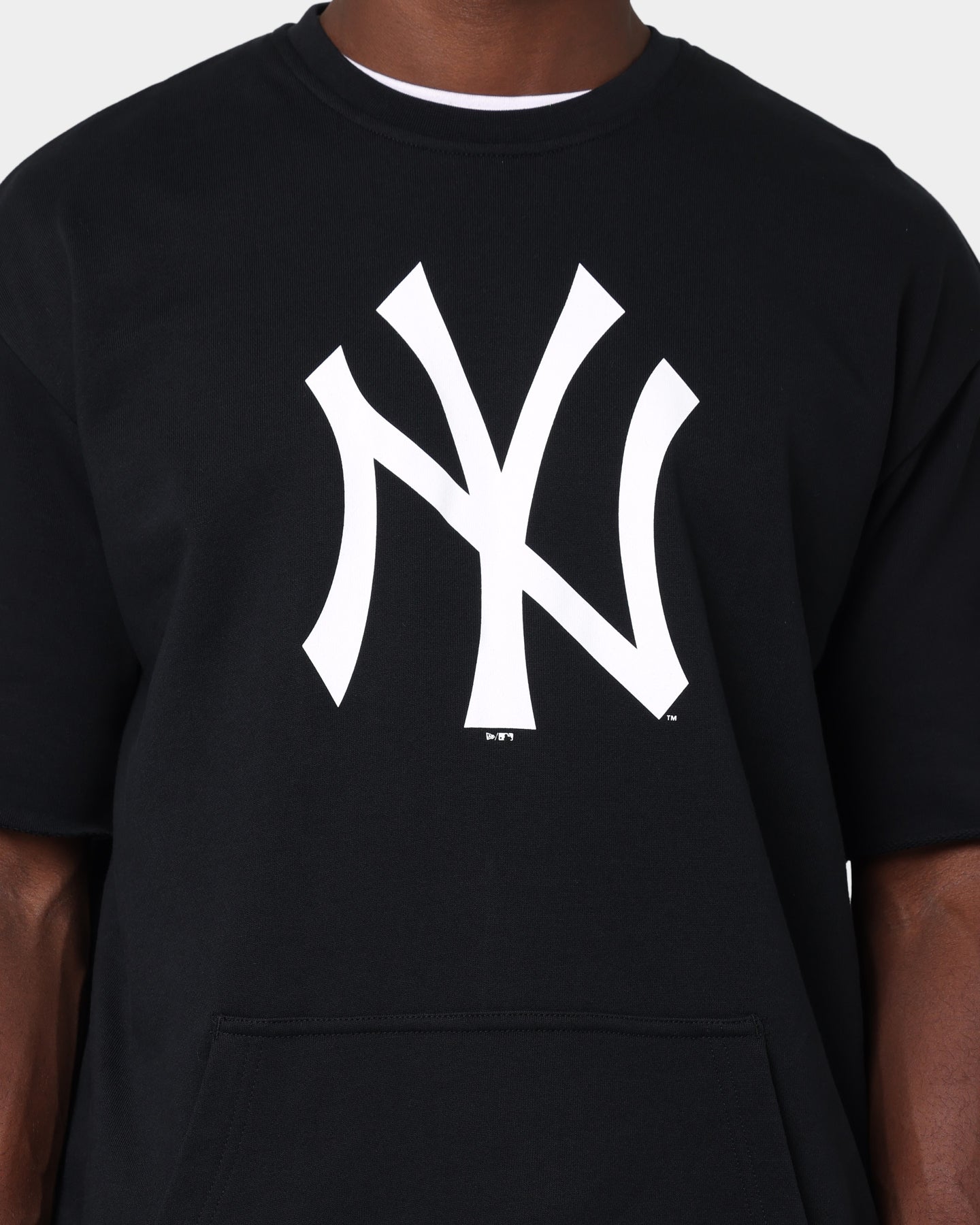 New Era New York Yankees Oversized Short Sleeve Crew Black/White ...