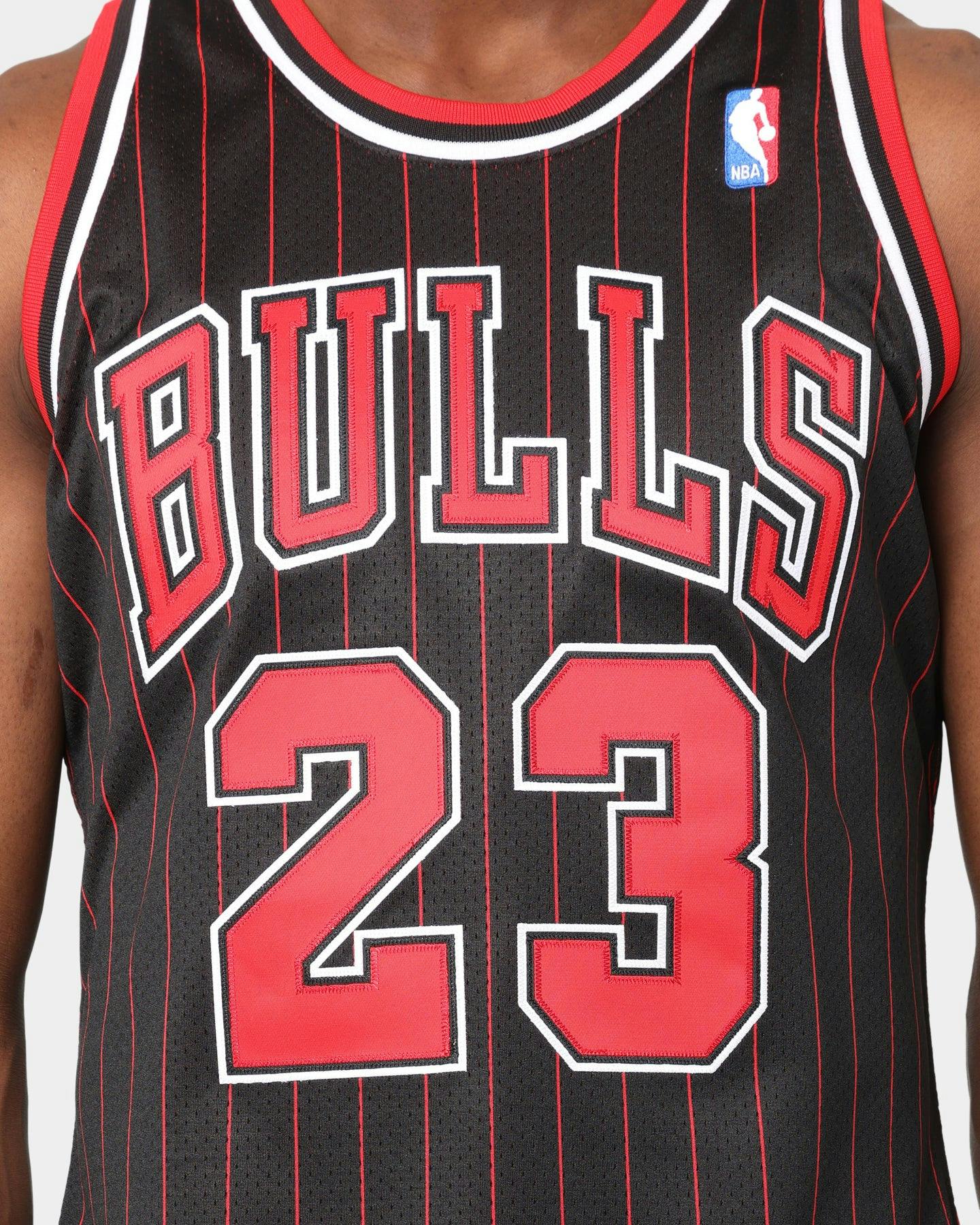 Mitchell & Ness Chicago Bulls Michael Jordan '95-'96 #23 Authentic Jer ...