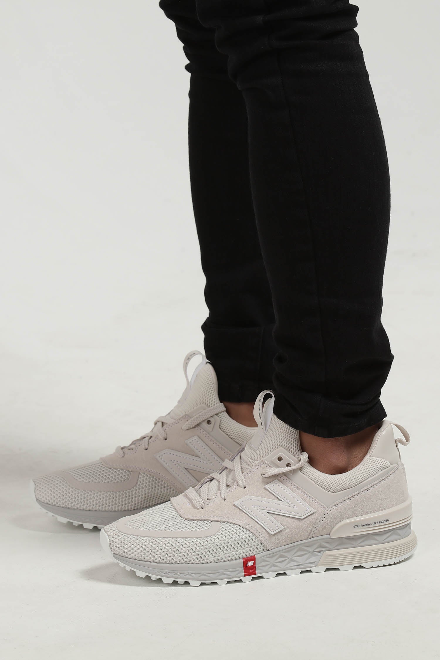 new balance 574 v1