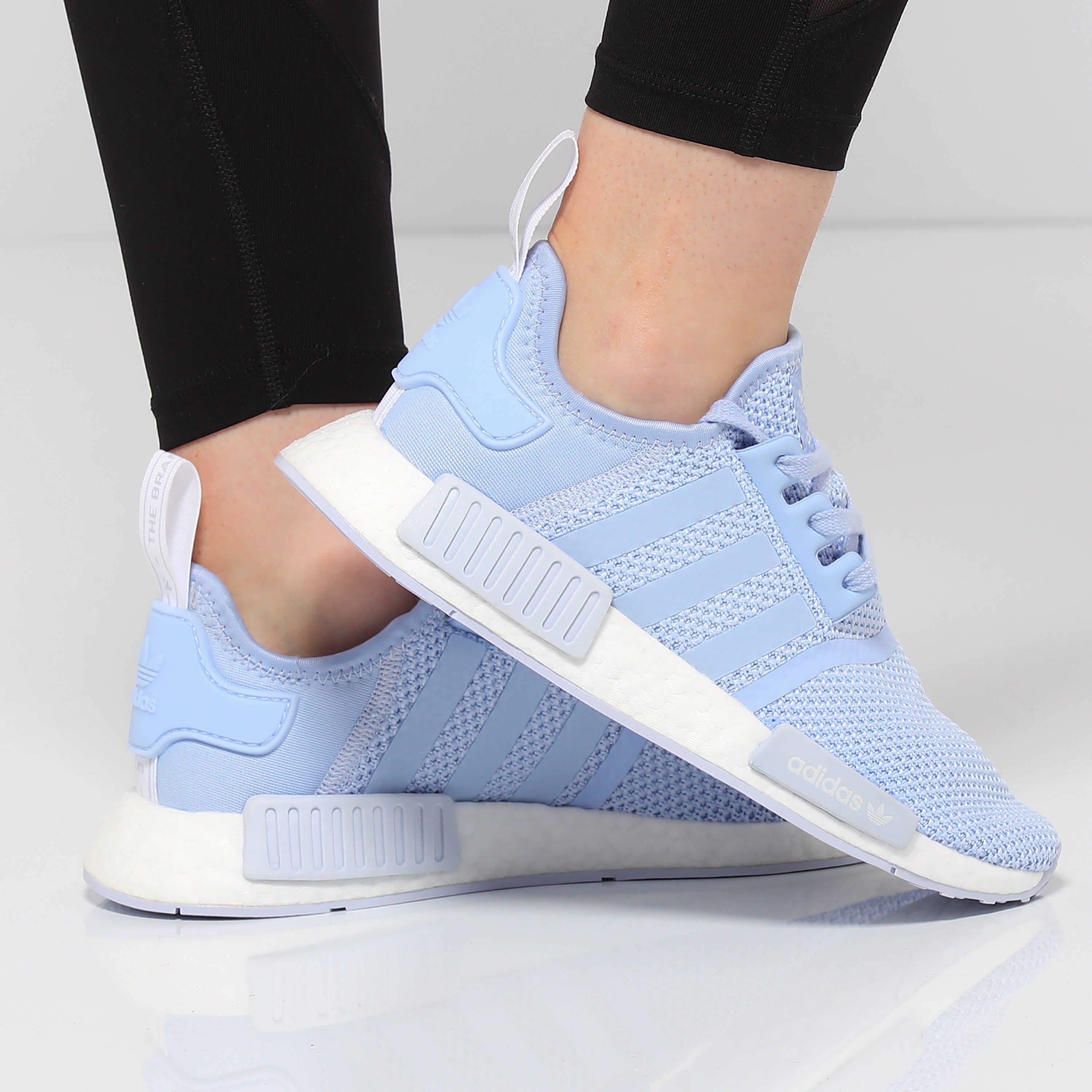 blue and white nmd r1