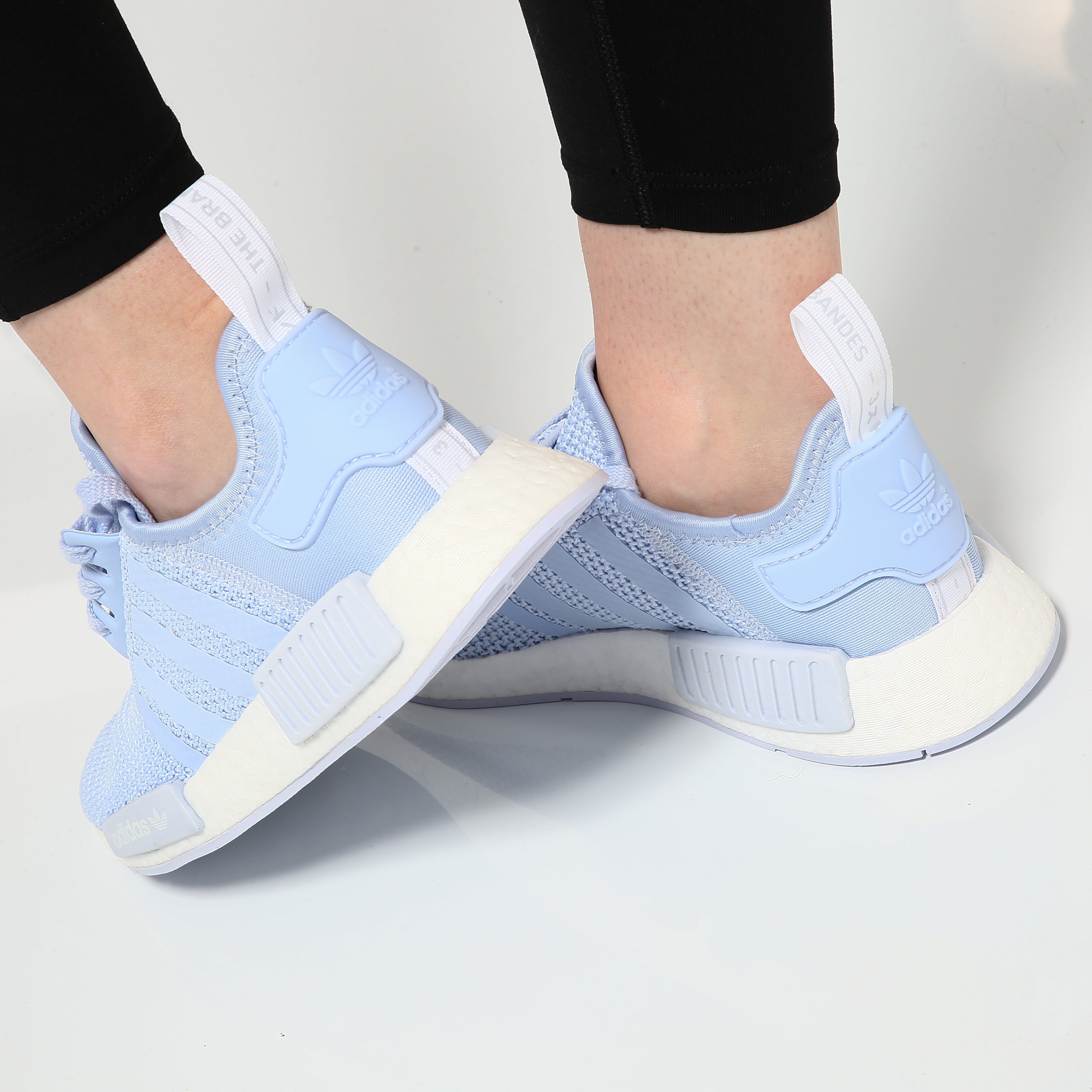 nmd r1 light blue