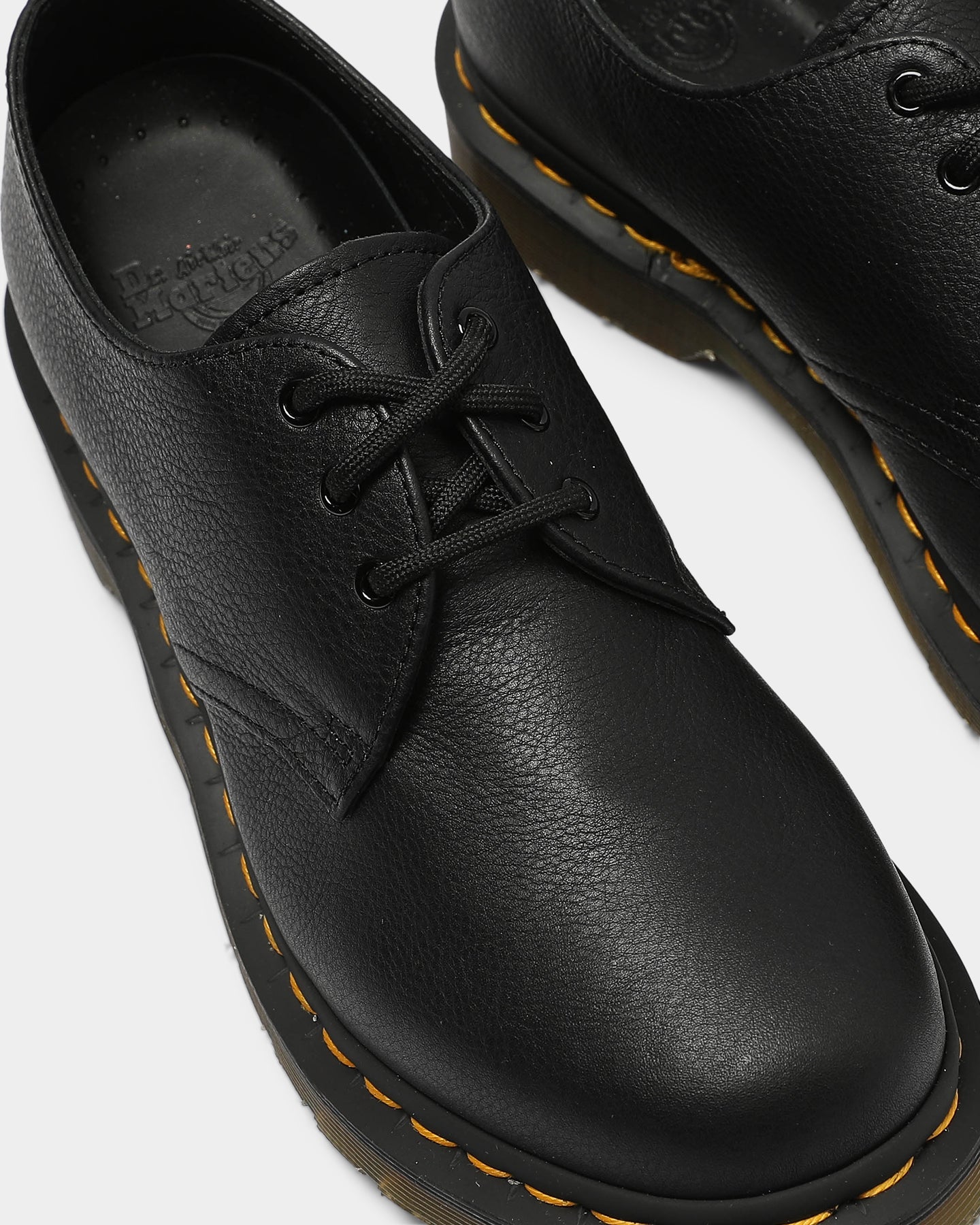 dr martens 1461 virginia black