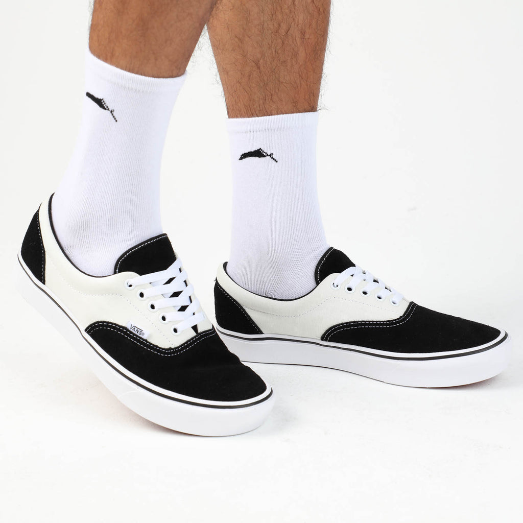 vans era black on feet