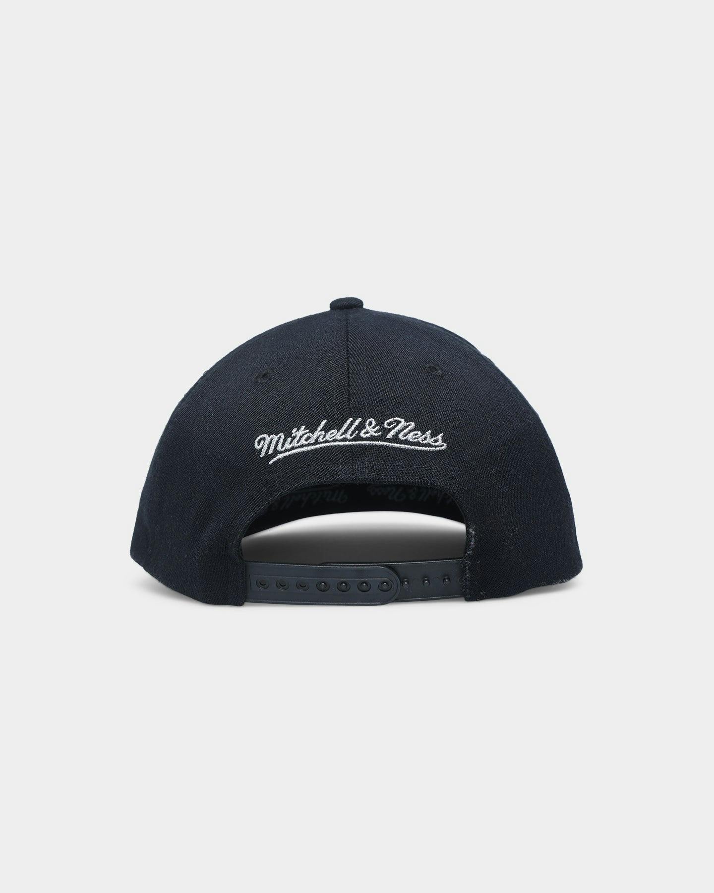 Mitchell & Ness Chicago Bulls 'Metallic Charcoal' Classic Red Snapback Black