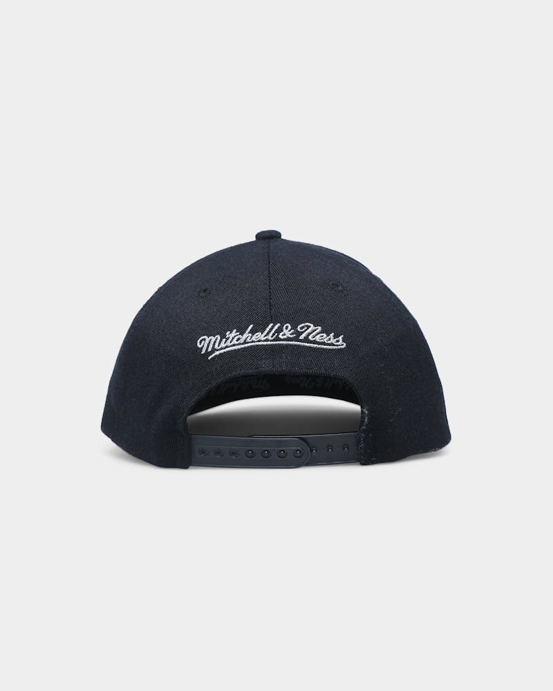 Mitchell & Ness Chicago Bulls 'Metallic Charcoal' Classic Red Snapback Black thumbnail - 2