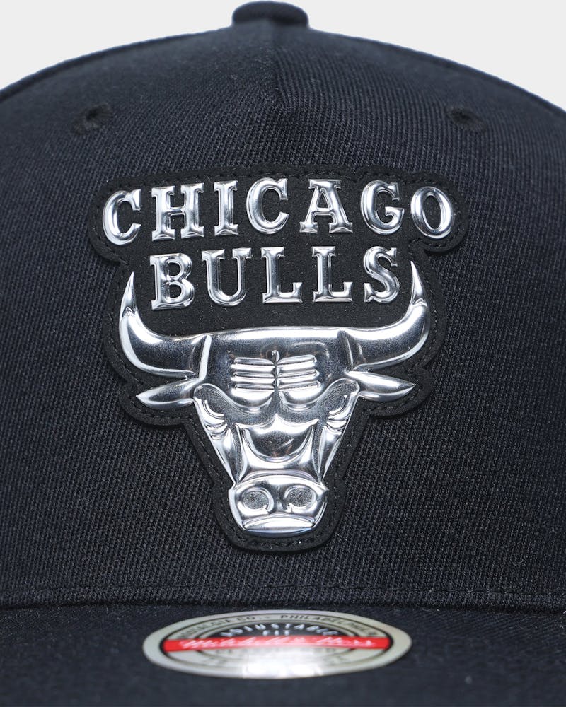Mitchell & Ness Chicago Bulls 'Metallic Charcoal' Classic Red Snapback Black thumbnail - 5