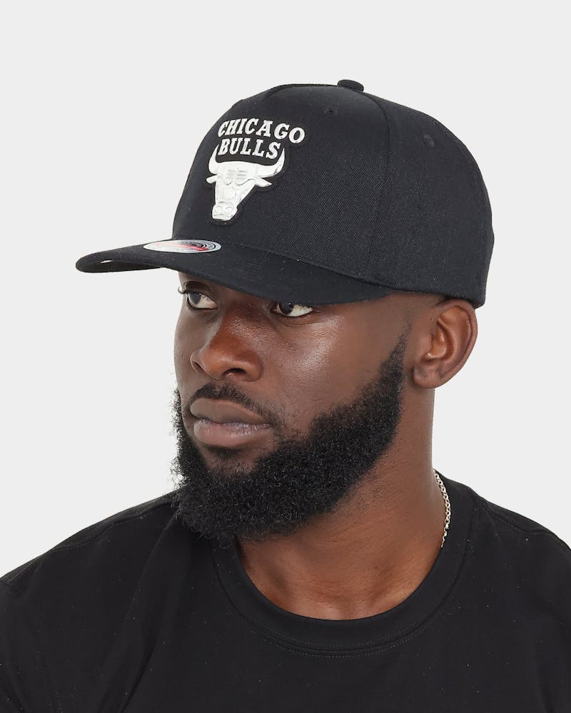 Mitchell & Ness Chicago Bulls 'Metallic Charcoal' Classic Red Snapback Black thumbnail - 1