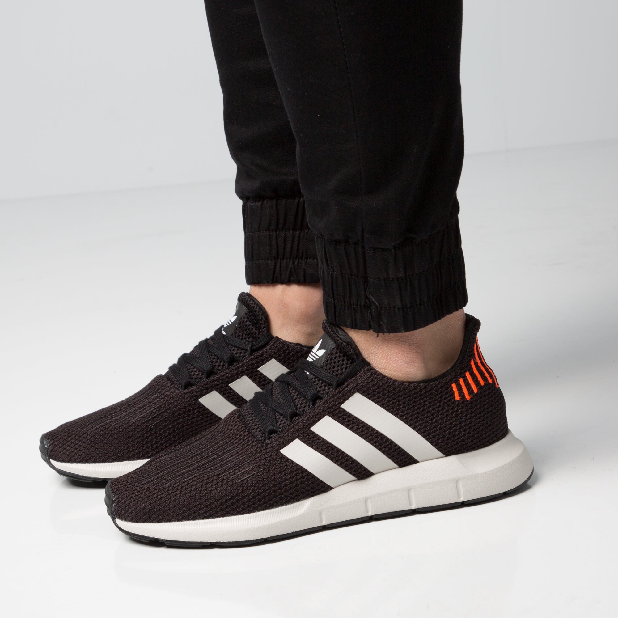 swift run black white