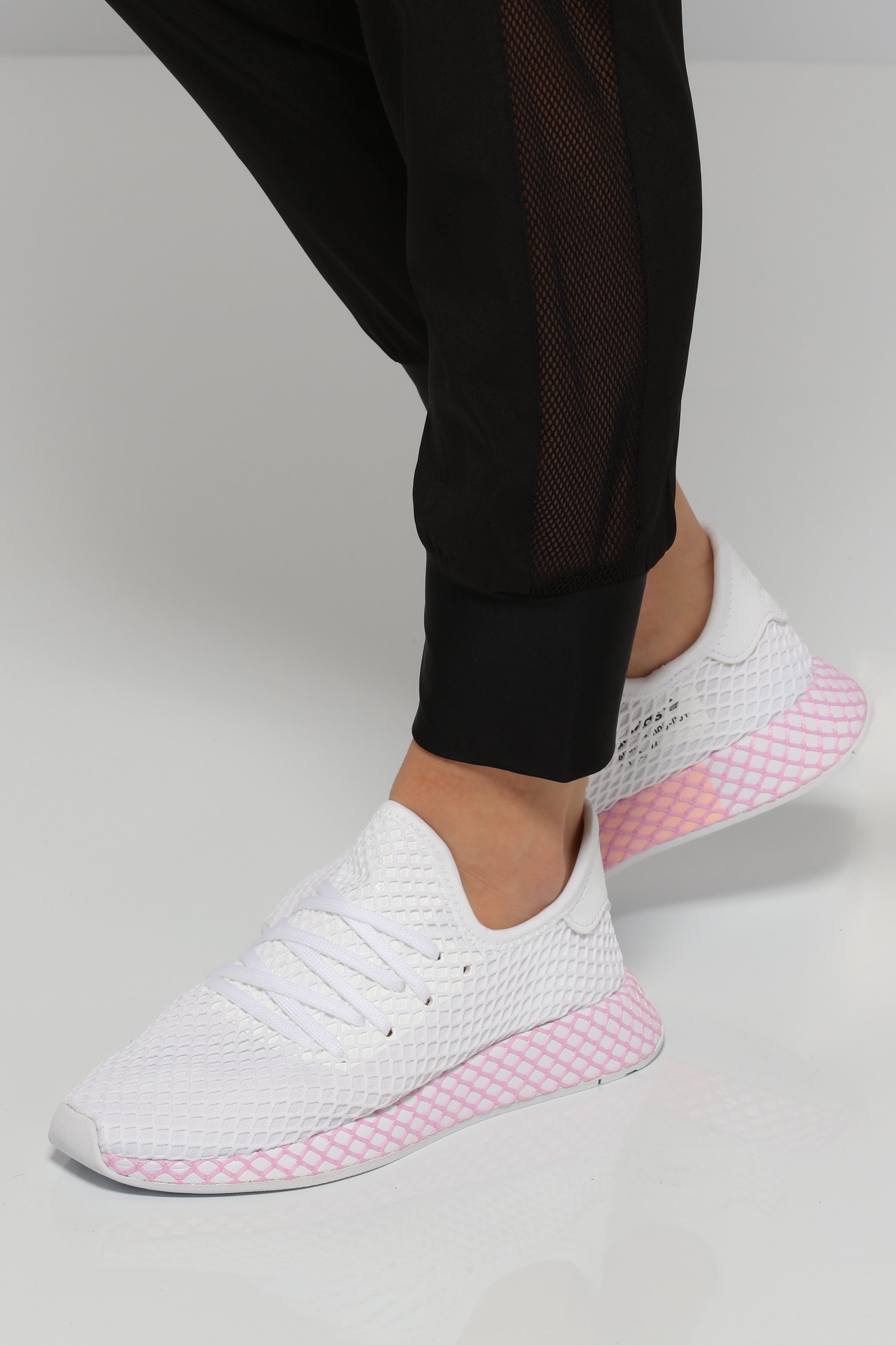 white and pink deerupt