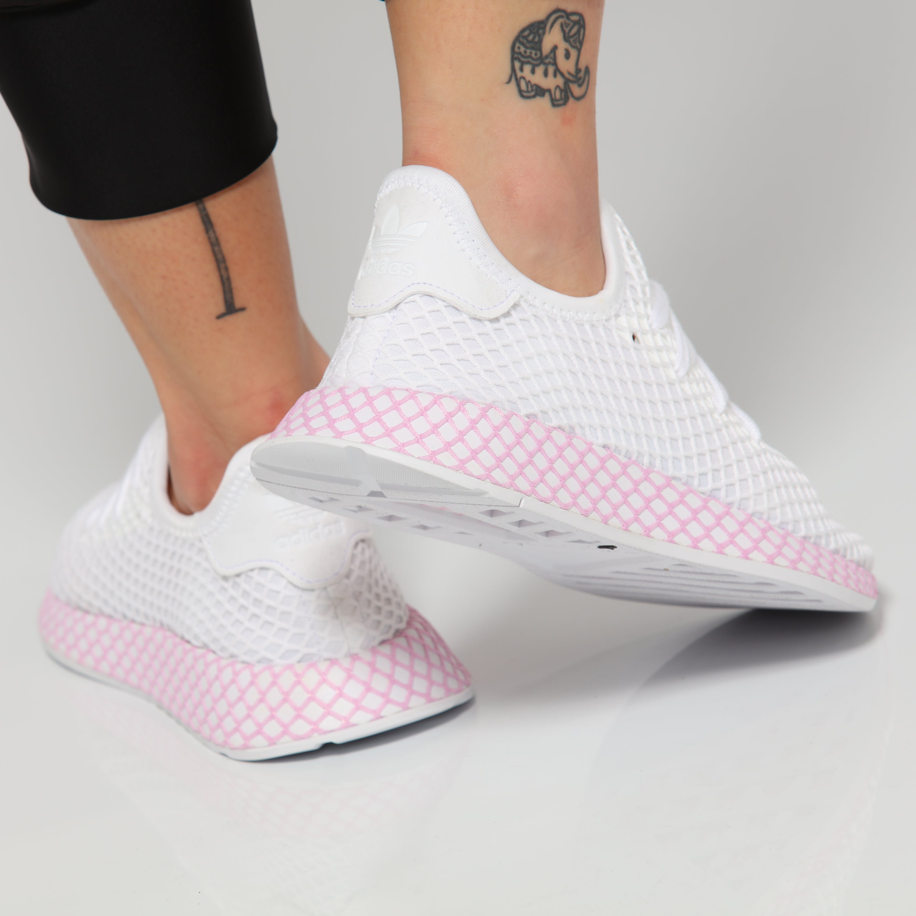 deerupt pink and white