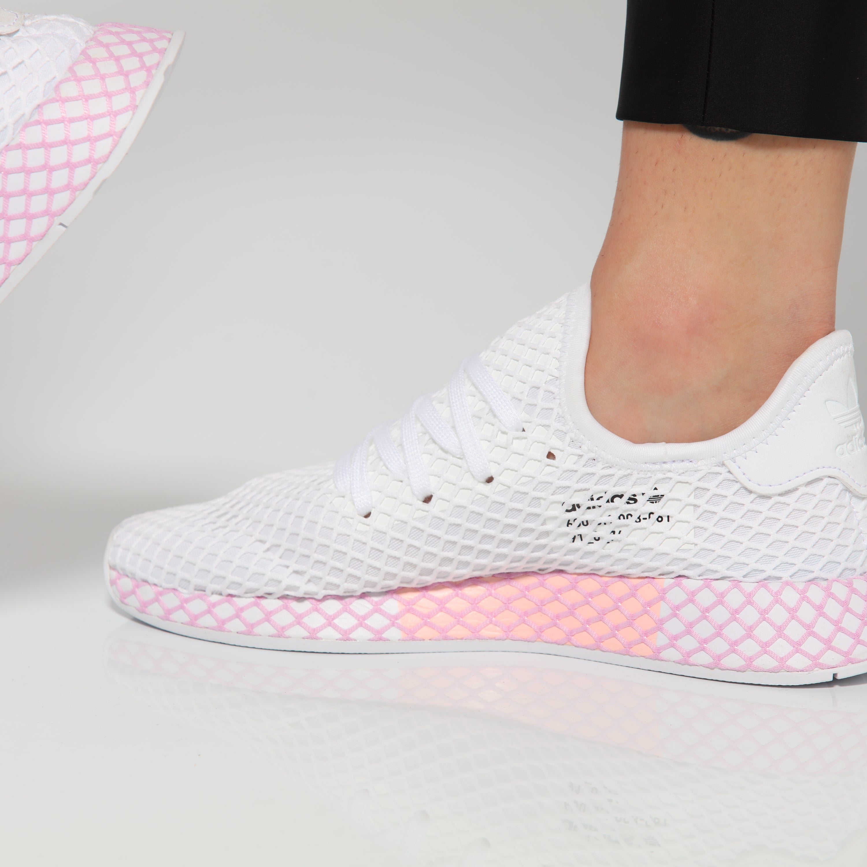adidas deerupt white pink
