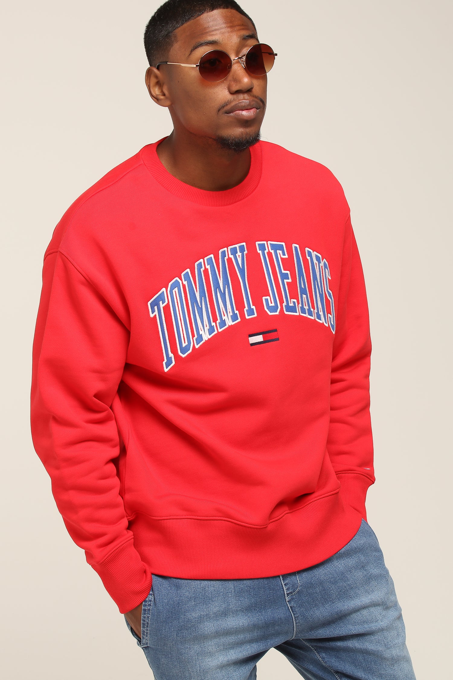 tommy jeans clean collegiate crew neck sweatshirt