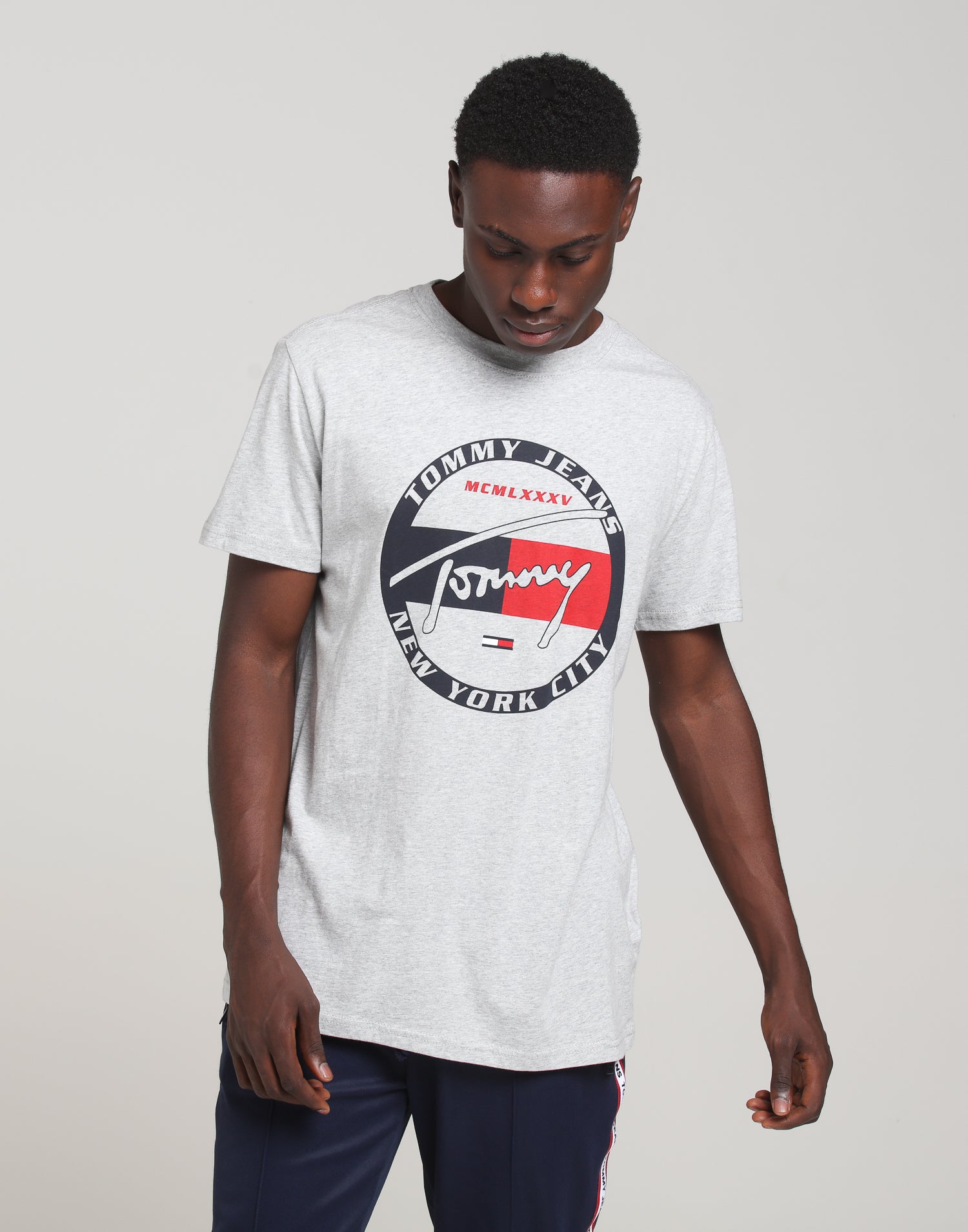 tommy circle tee