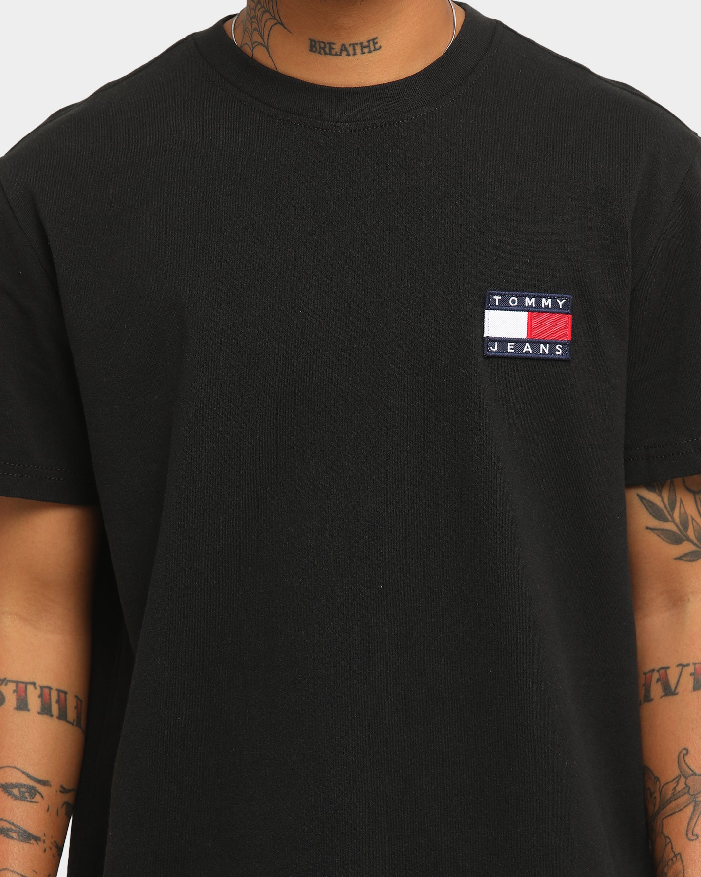 tommy jeans badge t shirt