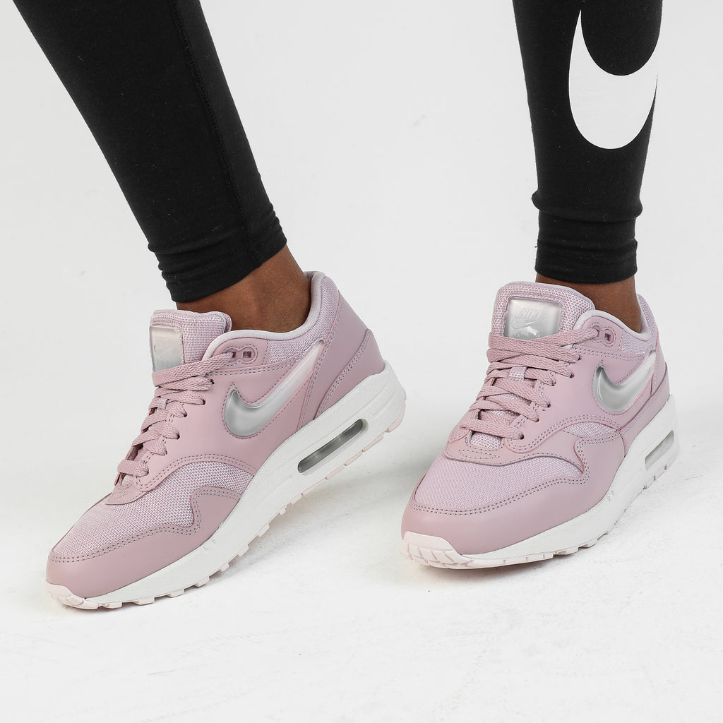 nike W AIR MAX 1 JP PLUM CHALKOBSIDIAN MIST SUMMIT WHITE bei nike W AIR MAX 1 JP PLUM CHALKOBSIDIAN MIST SUMMIT WHITE bei