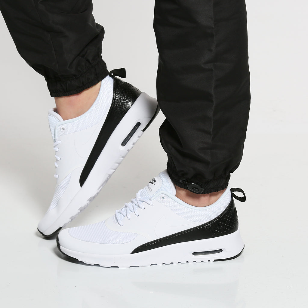 Nike Women's Air Max Thea WhiteBlack New NIKE WOMENS AIR MAX THEA SE METALLIC SILVER NWT
