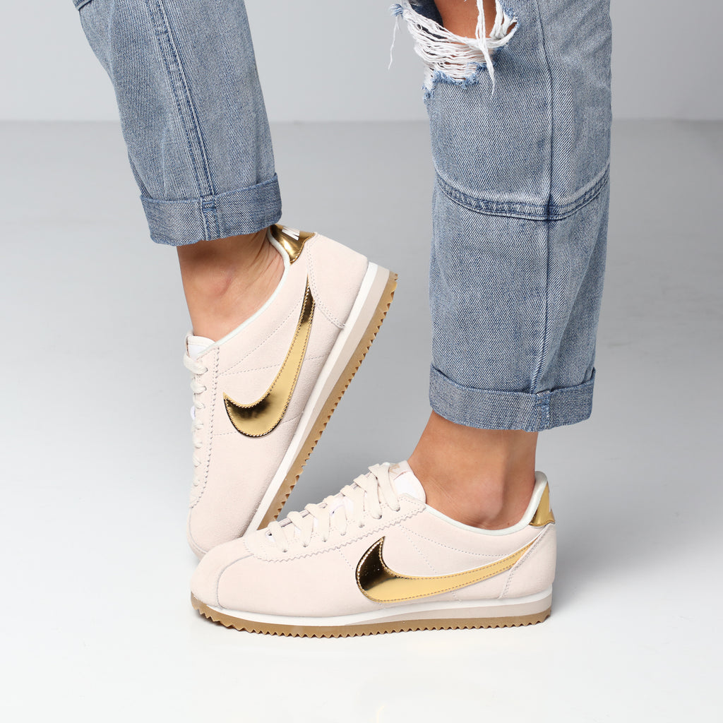 classic cortez outfit